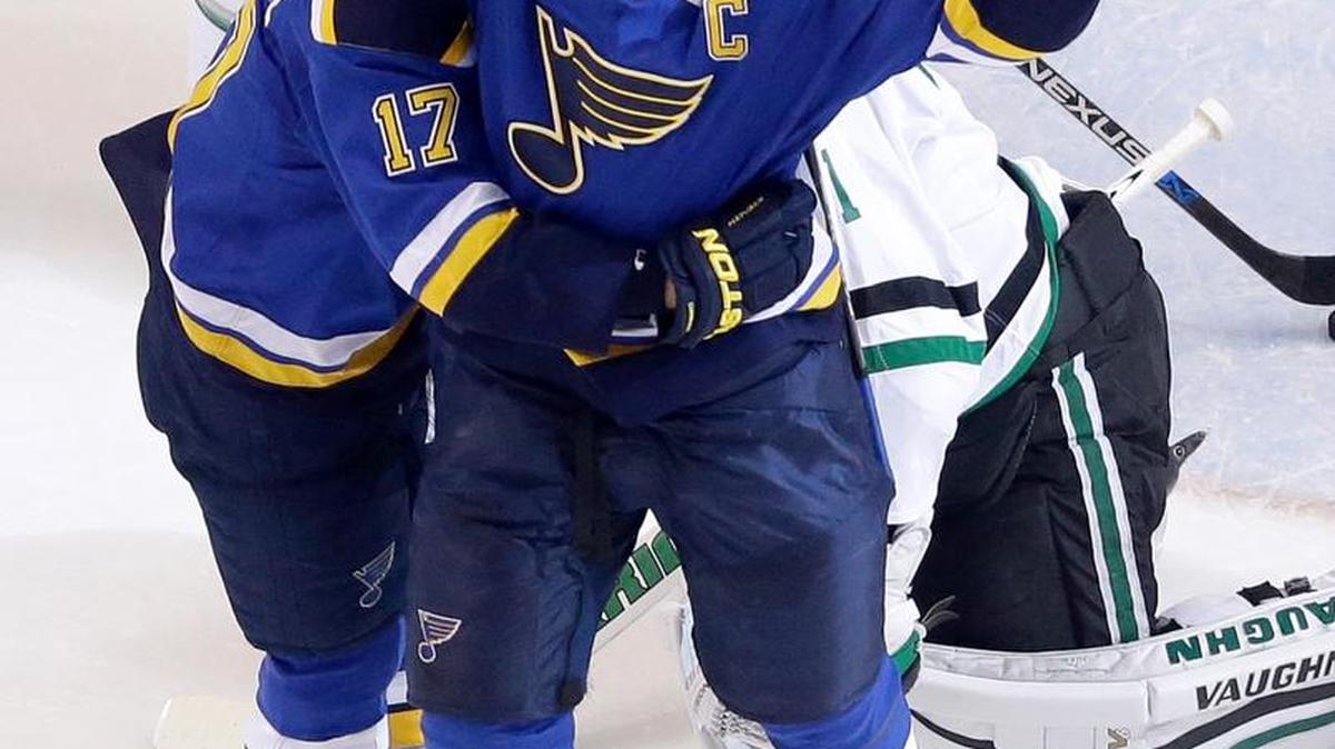 Blues captain David Backes, right, is congratulated by teammate Jaden Schwartz (17) after scoring during the first period of Game 3 on Tuesday against the Dallas Stars. (AP Photo/Jeff Roberson)