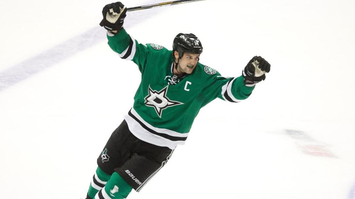 Dallas Stars left wing Jamie Benn figures to be a top players to watch for the St. Louis Blues during their second-round playoff series. (AP Photo/Tim Sharp)
