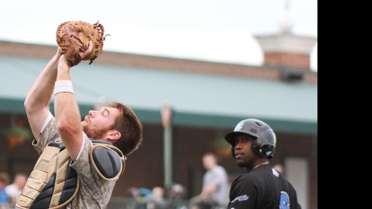 
Grizzlies catcher Jared Welch catches a foul ball while Windy City’s Marquis Riley walks back to the dugout .
